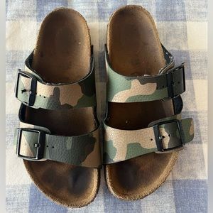 Birkenstock Camo size 34